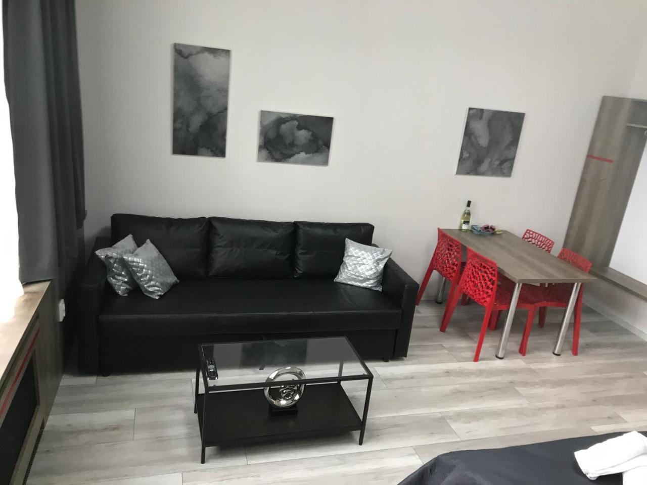Old Town Boutique Apartments 利贝雷茨 外观 照片