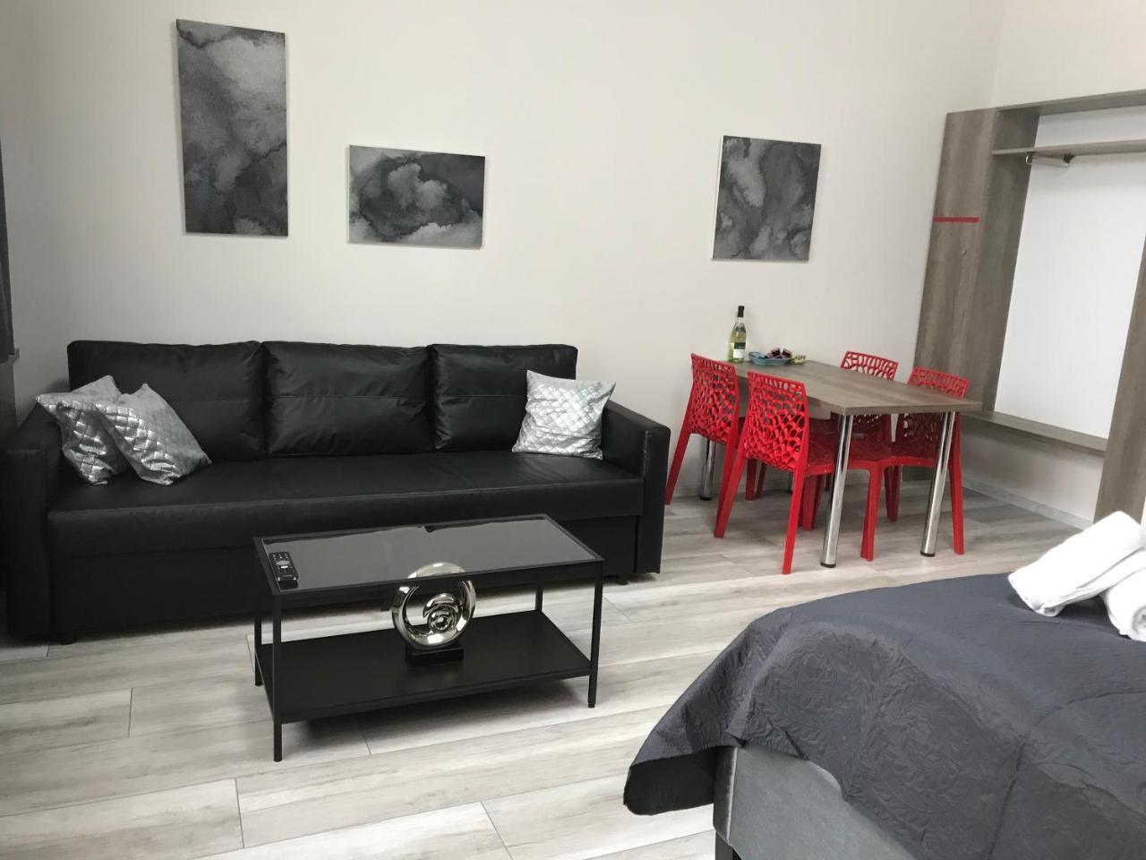 Old Town Boutique Apartments 利贝雷茨 外观 照片