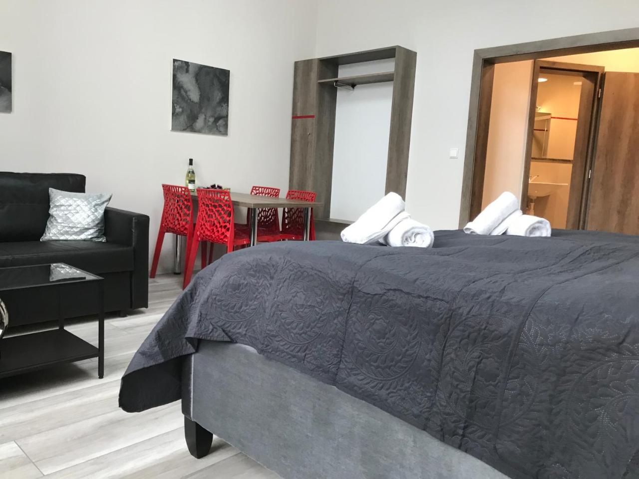 Old Town Boutique Apartments 利贝雷茨 外观 照片